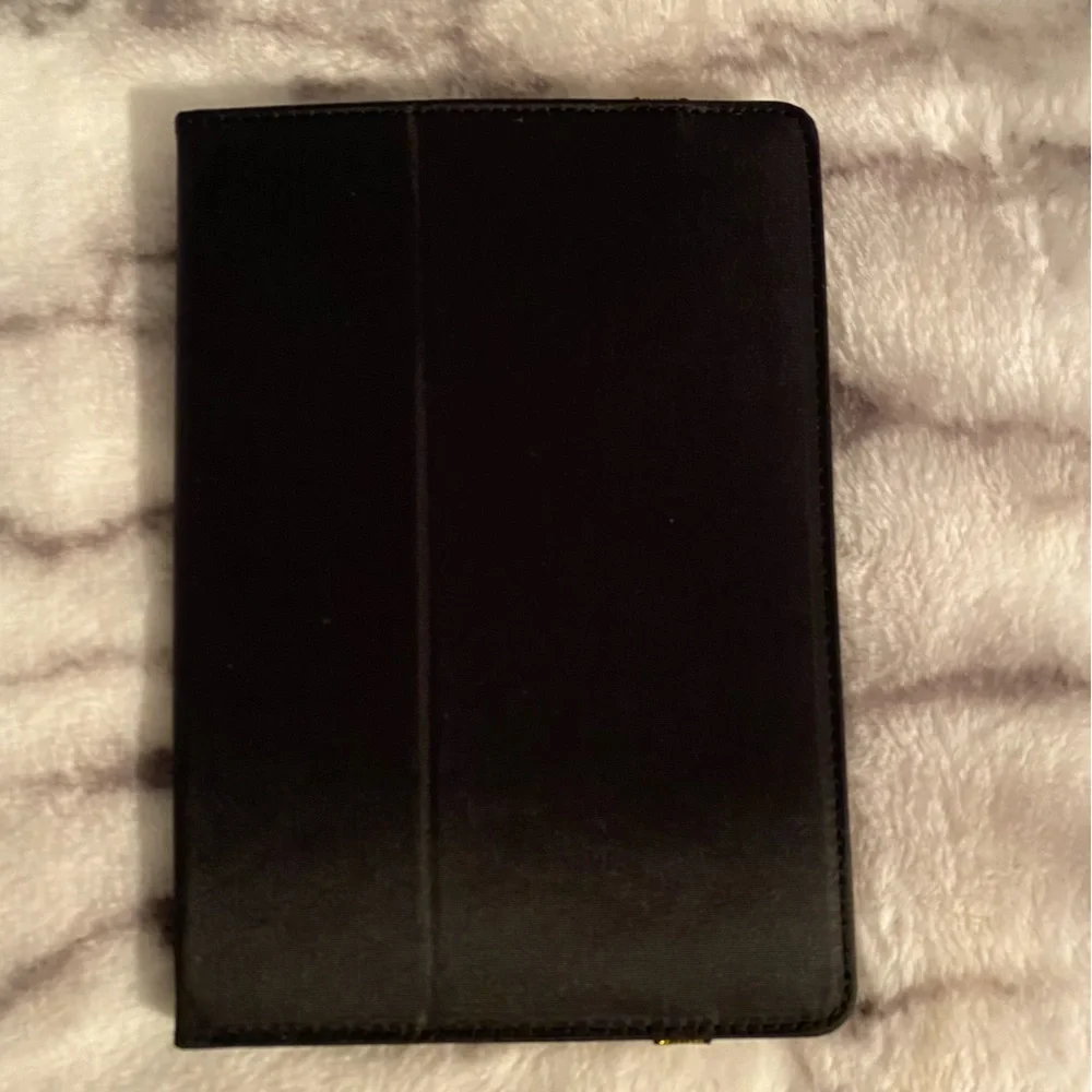 Cynthia Rowley Magnetic Folio for 7-8” Tablets